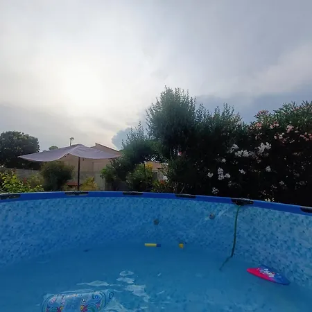 Familly House With Pool Prázdninový dům Caux